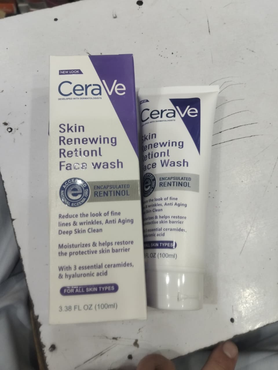 Renewing Retinol Face Wash with Ceramides & Hyaluronic Acid – 100ml – image 4